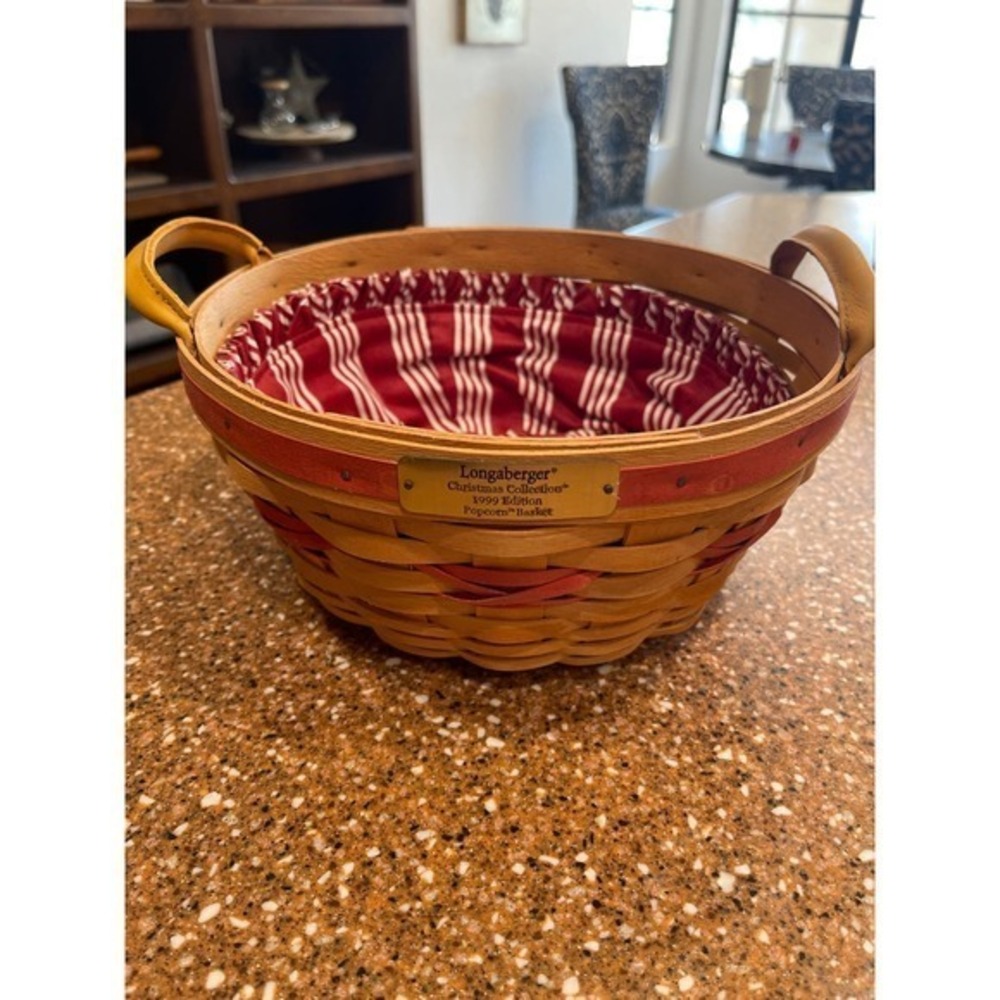 Longaberger Christmas collection popcorn basket with liner 1999 edition